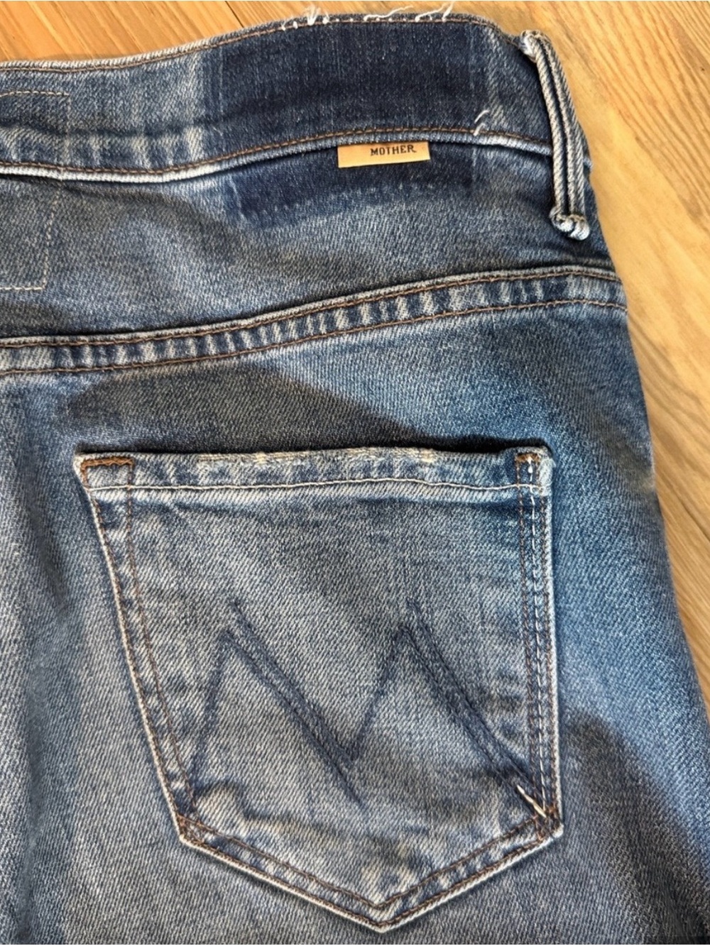 MOTHER Women's Straight Leg Jeans in Medium Blue Wash | Size 29 - Picture 9 of 14
